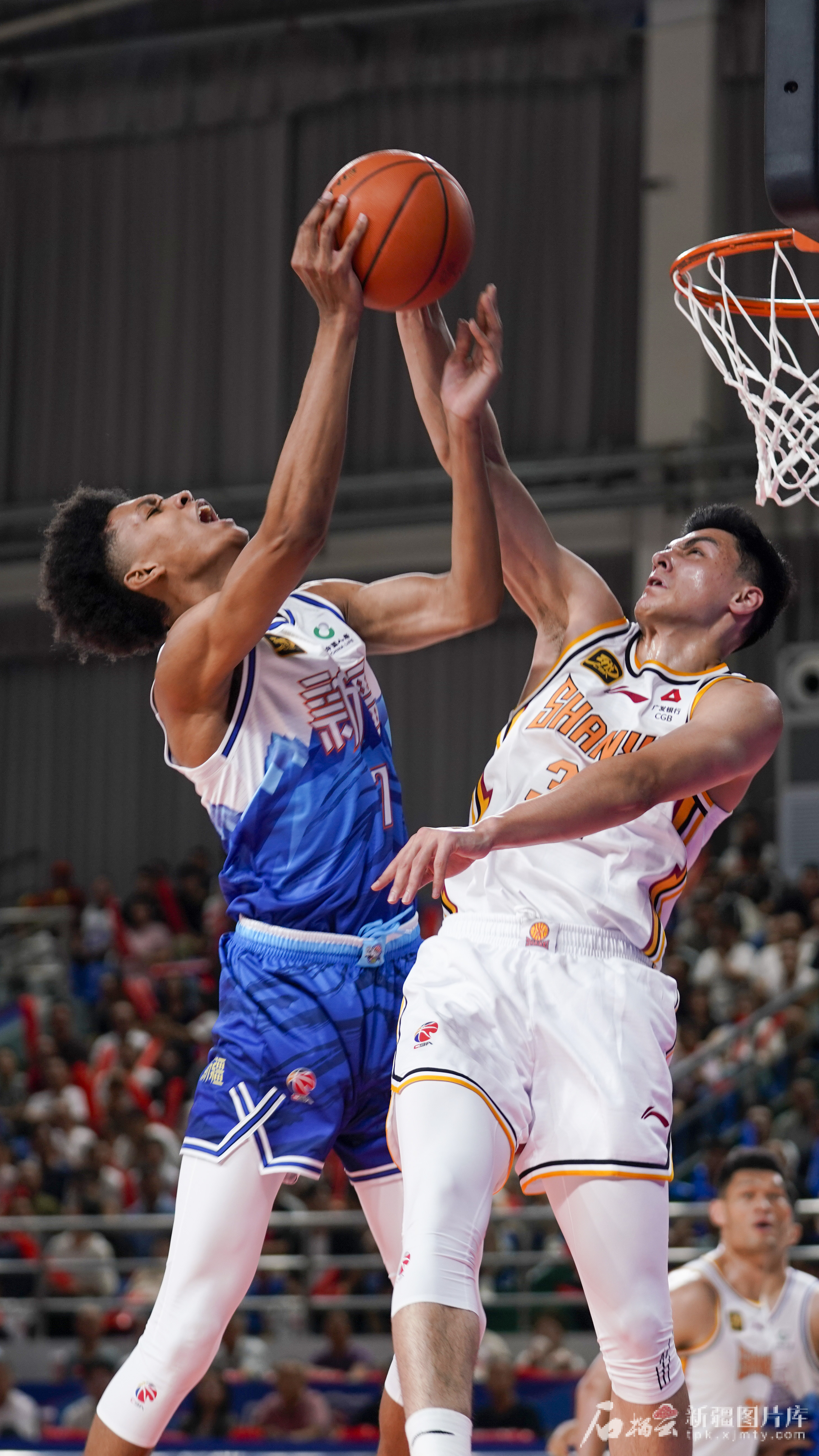 PG游戏下载-后卫表现出色，助球队稳固胜局的简单介绍