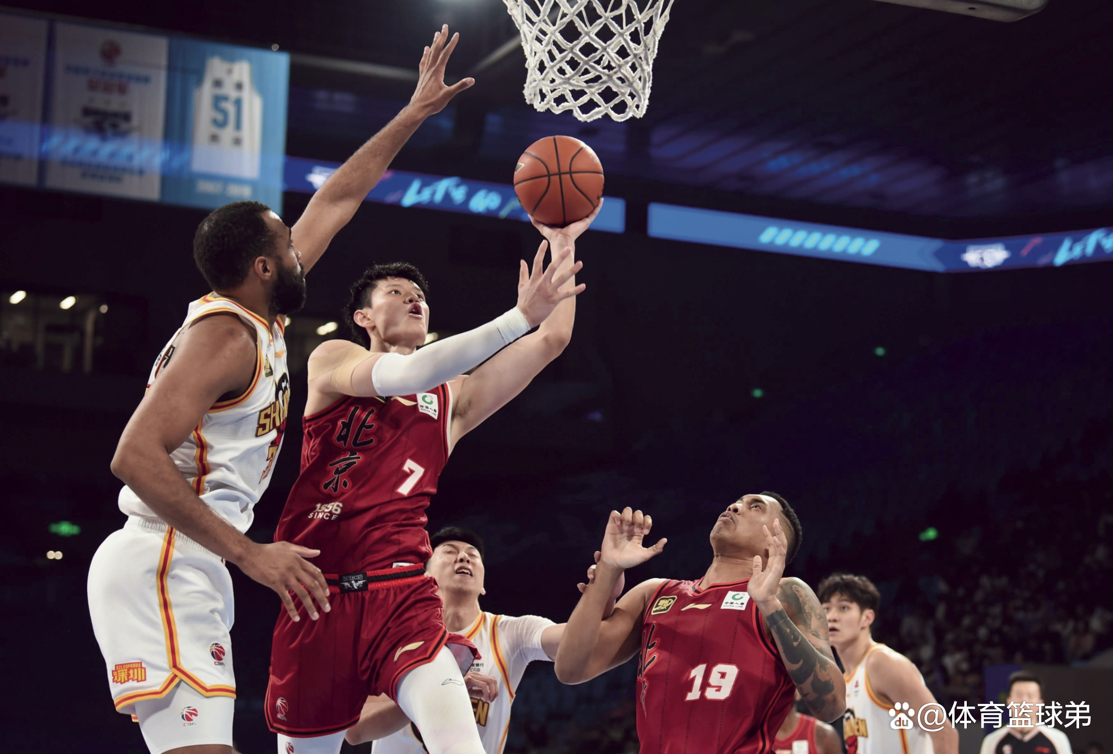 后卫表现出色,助球队稳固胜局的简单介绍 后卫表现出色,助球队稳固胜局的简单介绍