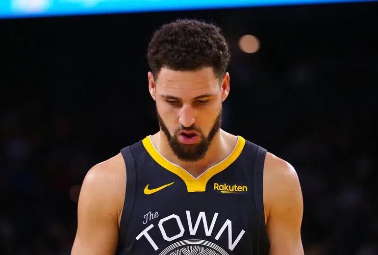 PG中国官网-灰熊完胜篮网，克莱三分雨点燃全场