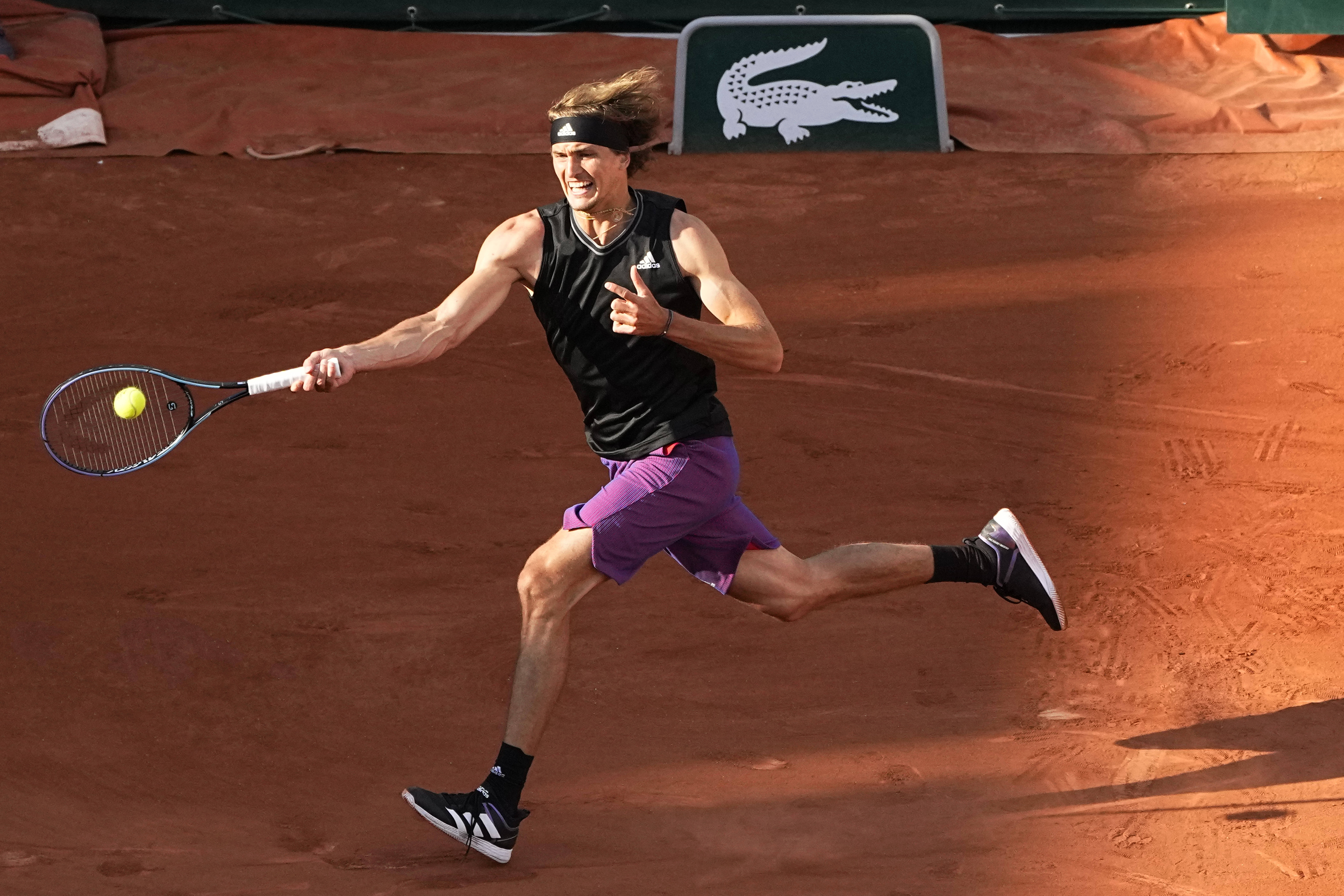 包含英国网球队完胜欧洲网球队，兹维列夫惊艳世界的词条