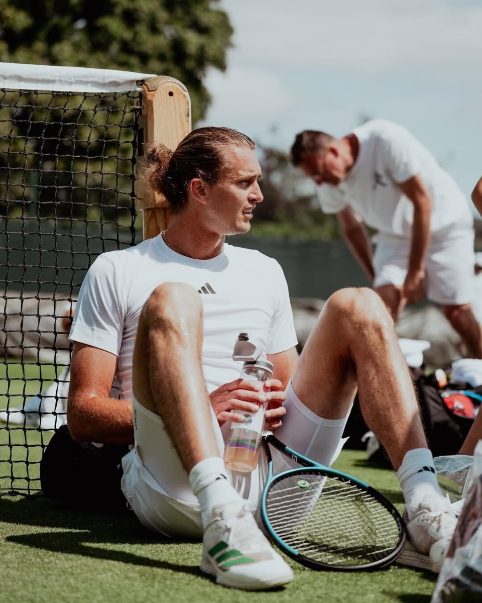 包含澳网碾压温网，兹维列夫惊艳四座的词条