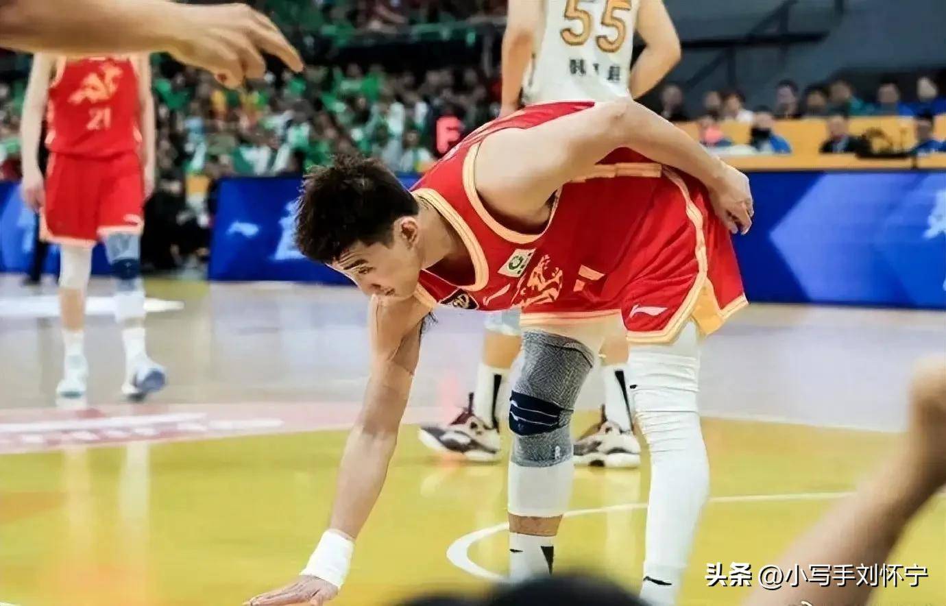 四川队翻盘勇士，赵继伟点燃赛场