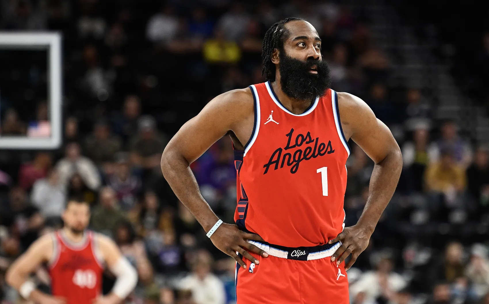 雷霆轻取太阳，伦纳德带队取胜