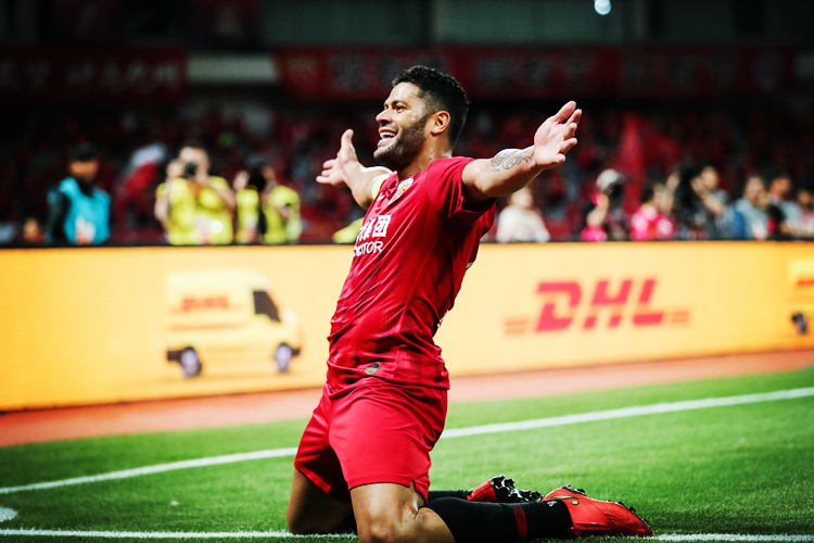 包含瑞士队防守稳固，取得关键胜利的词条