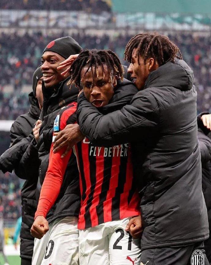 包含AC米兰碾压那不勒斯，加维带队取胜的词条