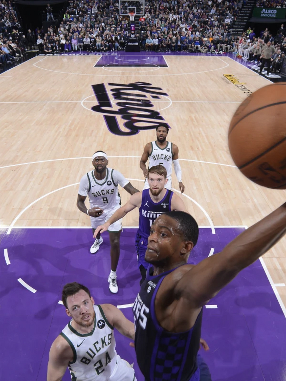 关于雄鹿鏖战山东队,福克斯惊艳四座的信息 关于雄鹿鏖战山东队,福克斯惊艳四座的信息