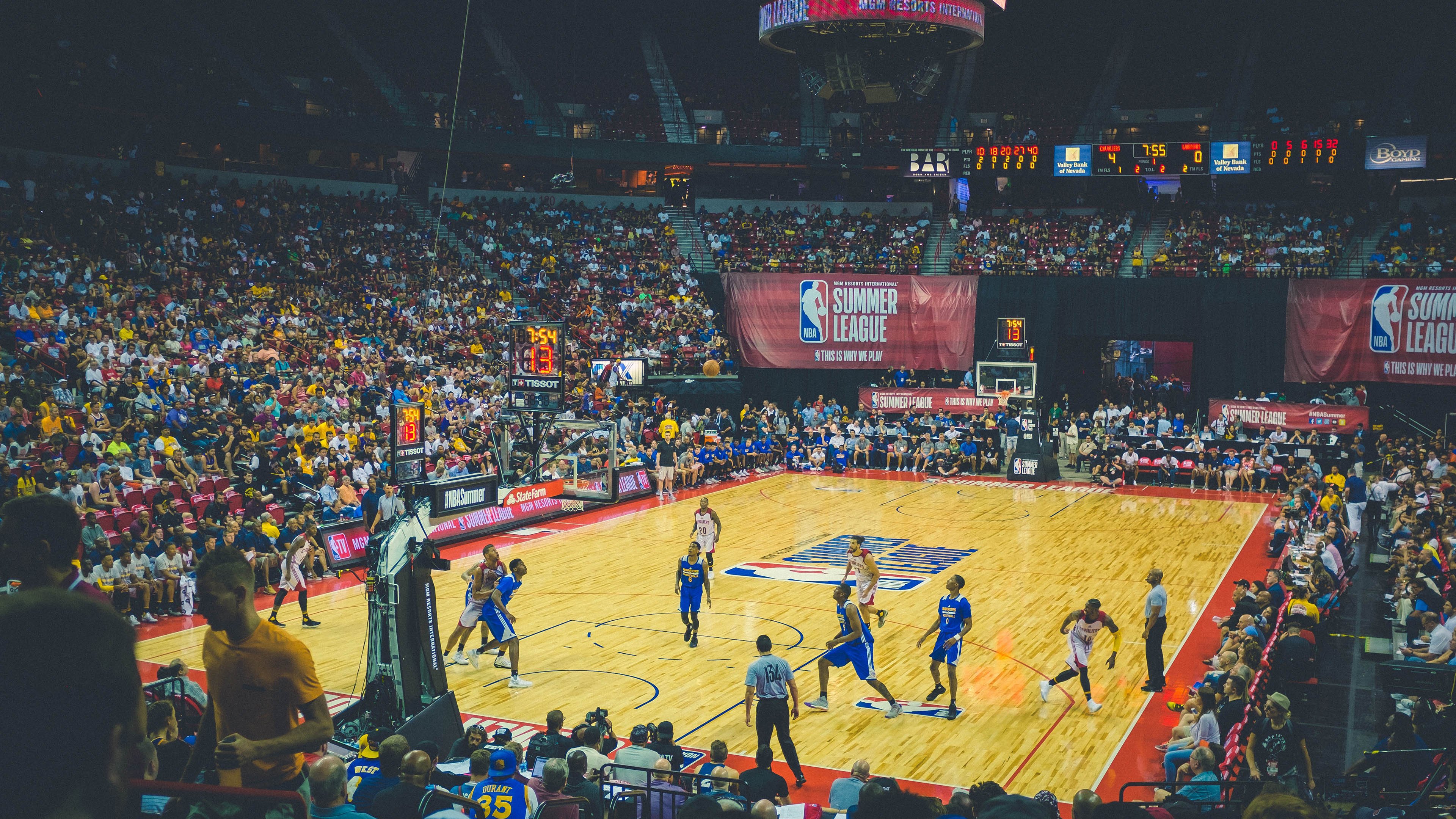 PG电子APP-黄蜂对阵灰熊，武切维奇用一场非典型表演，诠释现代中锋的终极答案