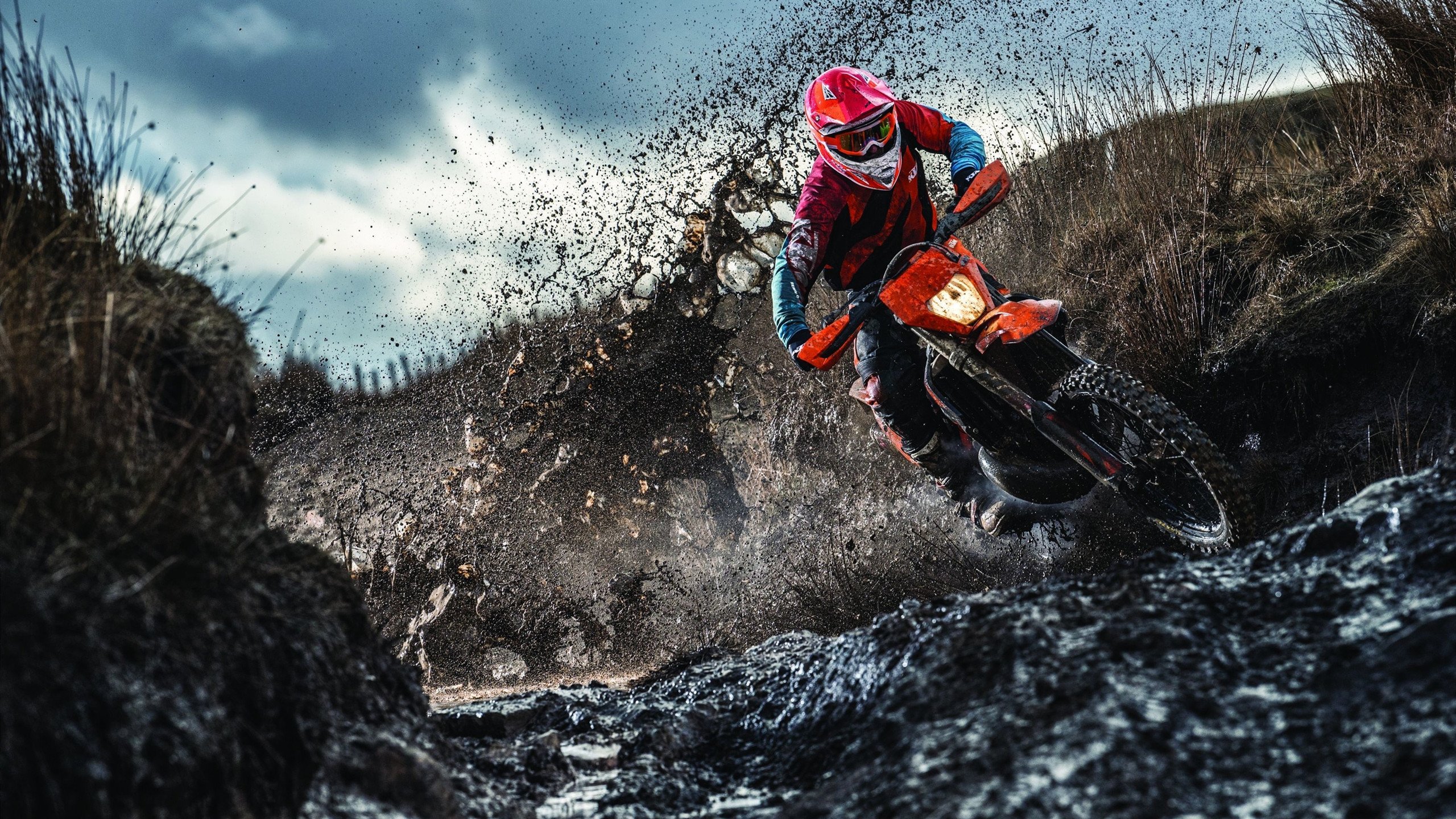 黄潜破马竞，萨拉赫奥运周期关键战展统治力—双重赛场上的唯一性胜利