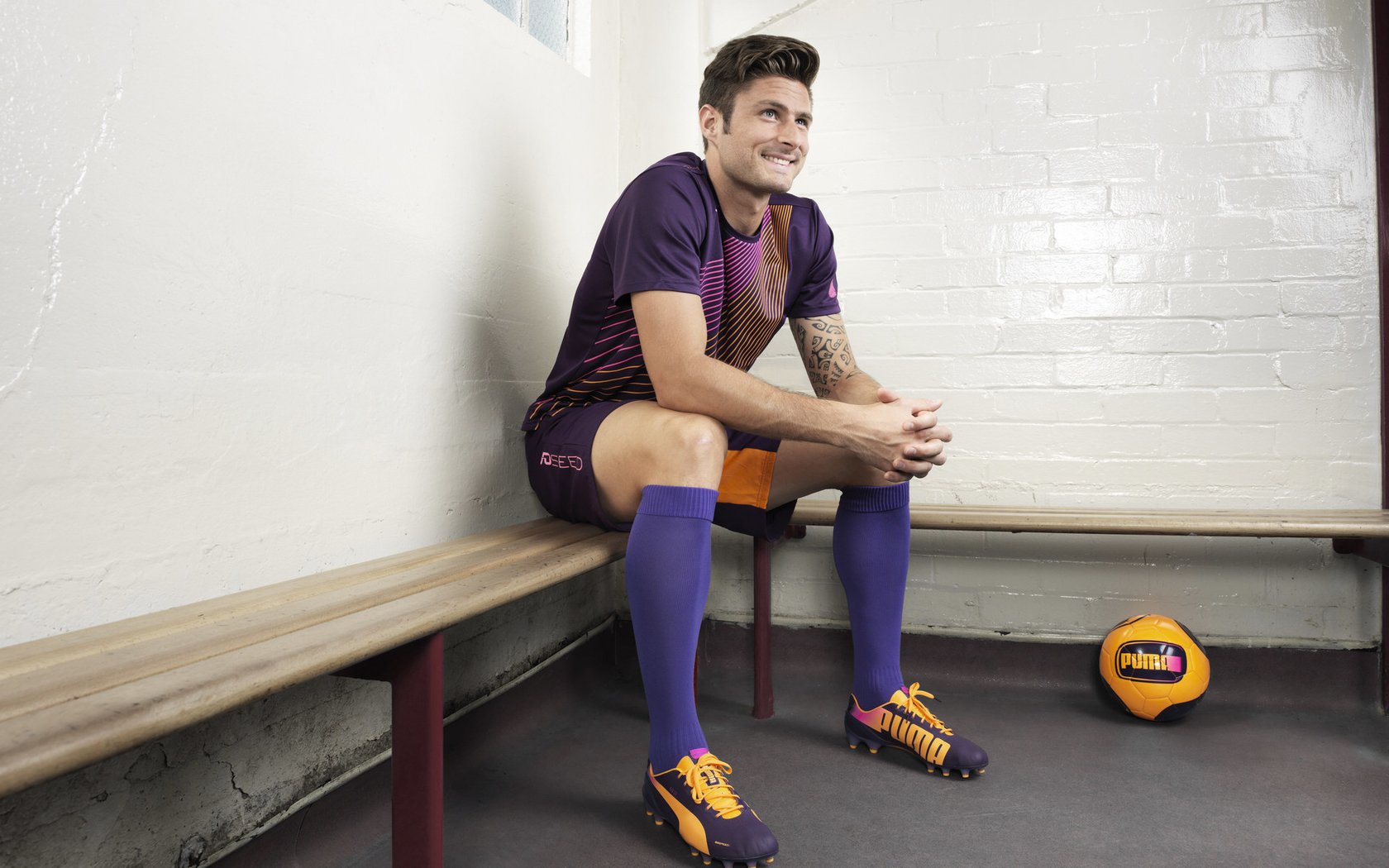 英超争冠之夜，西亚卡姆用实力证明自己，跨界赛场上的王者风范